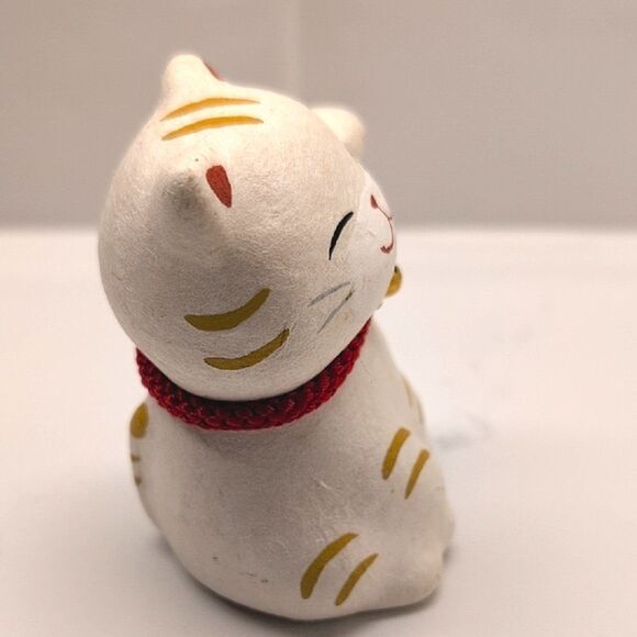 Japanese Lucky Cat Maneki Neko Figurine with Red Collar and Gold Bell - Picture 4 of 8